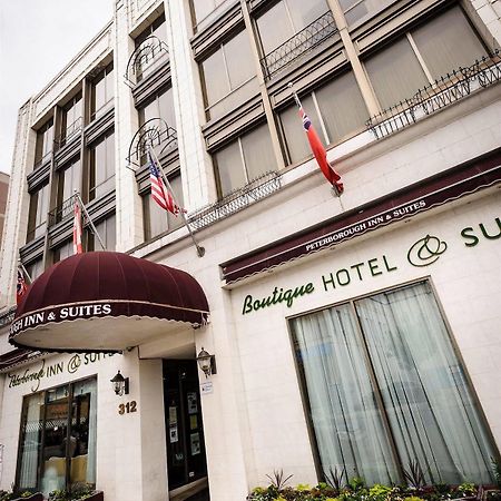 Peterborough Inn & Suites Hotel エクステリア 写真