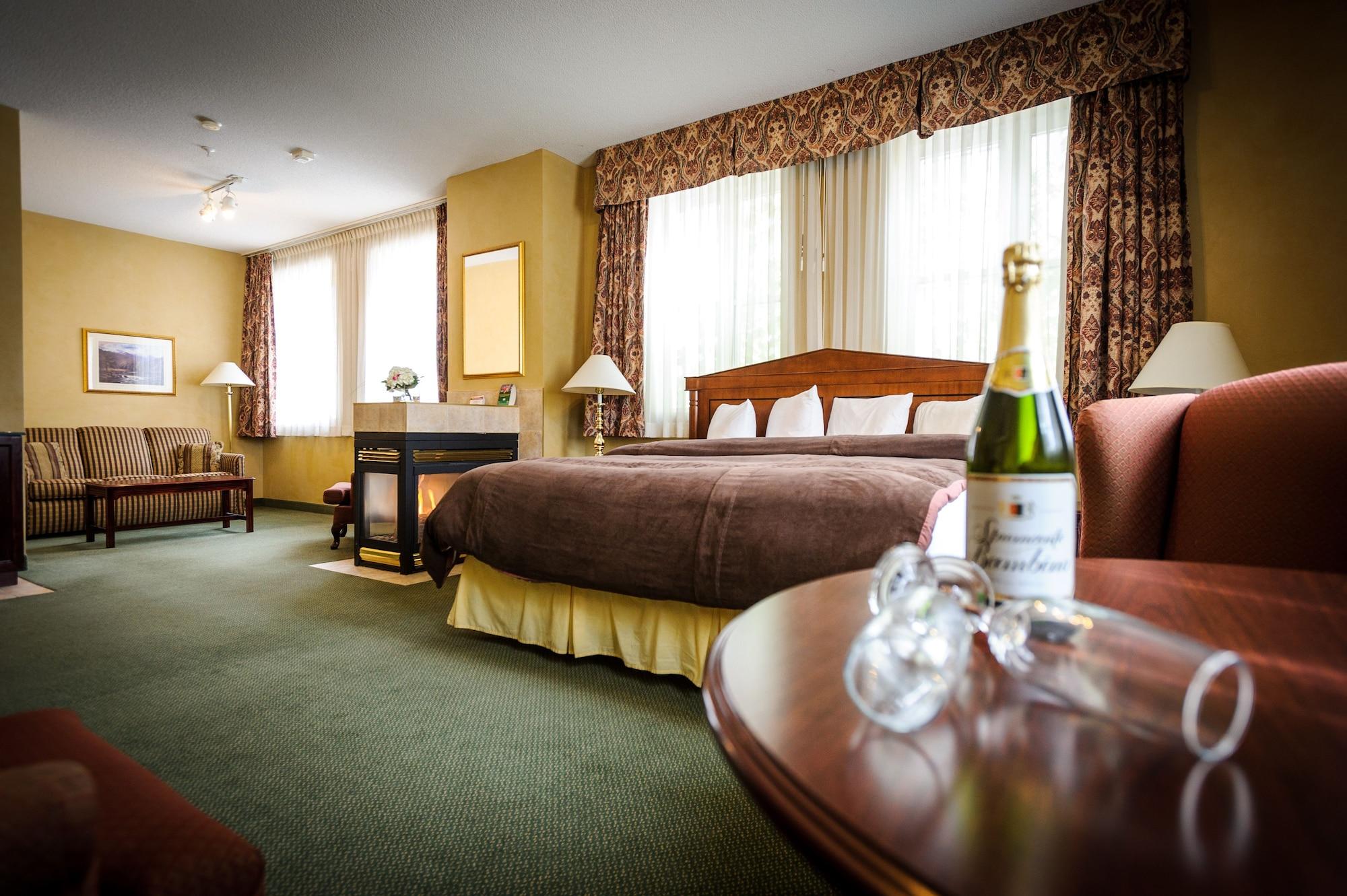 Peterborough Inn & Suites Hotel エクステリア 写真