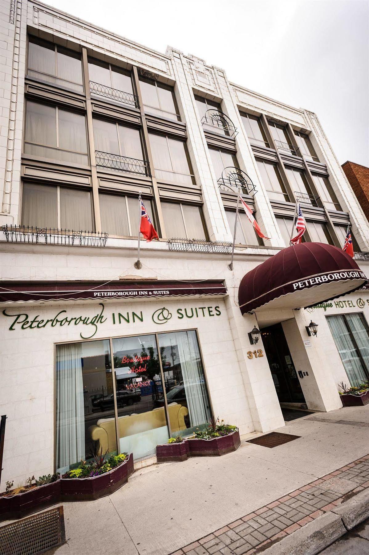 Peterborough Inn & Suites Hotel エクステリア 写真