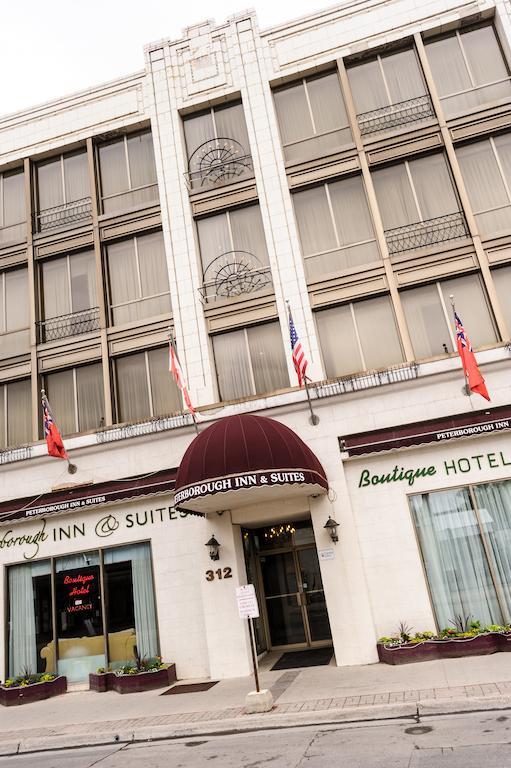 Peterborough Inn & Suites Hotel エクステリア 写真